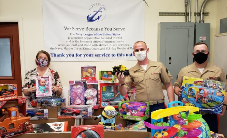 Honolulu Council Spreads Holiday Cheer