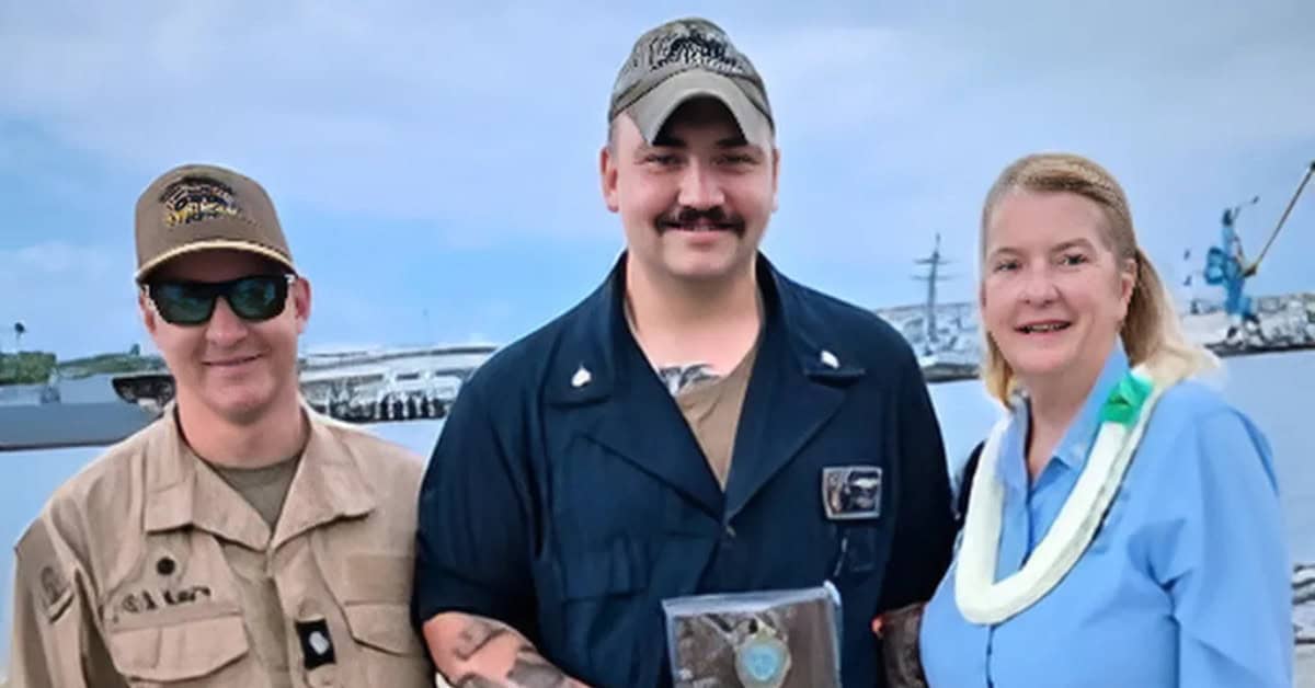 Honolulu Council Honors Sailors from USS Hawaii (SSN 776)